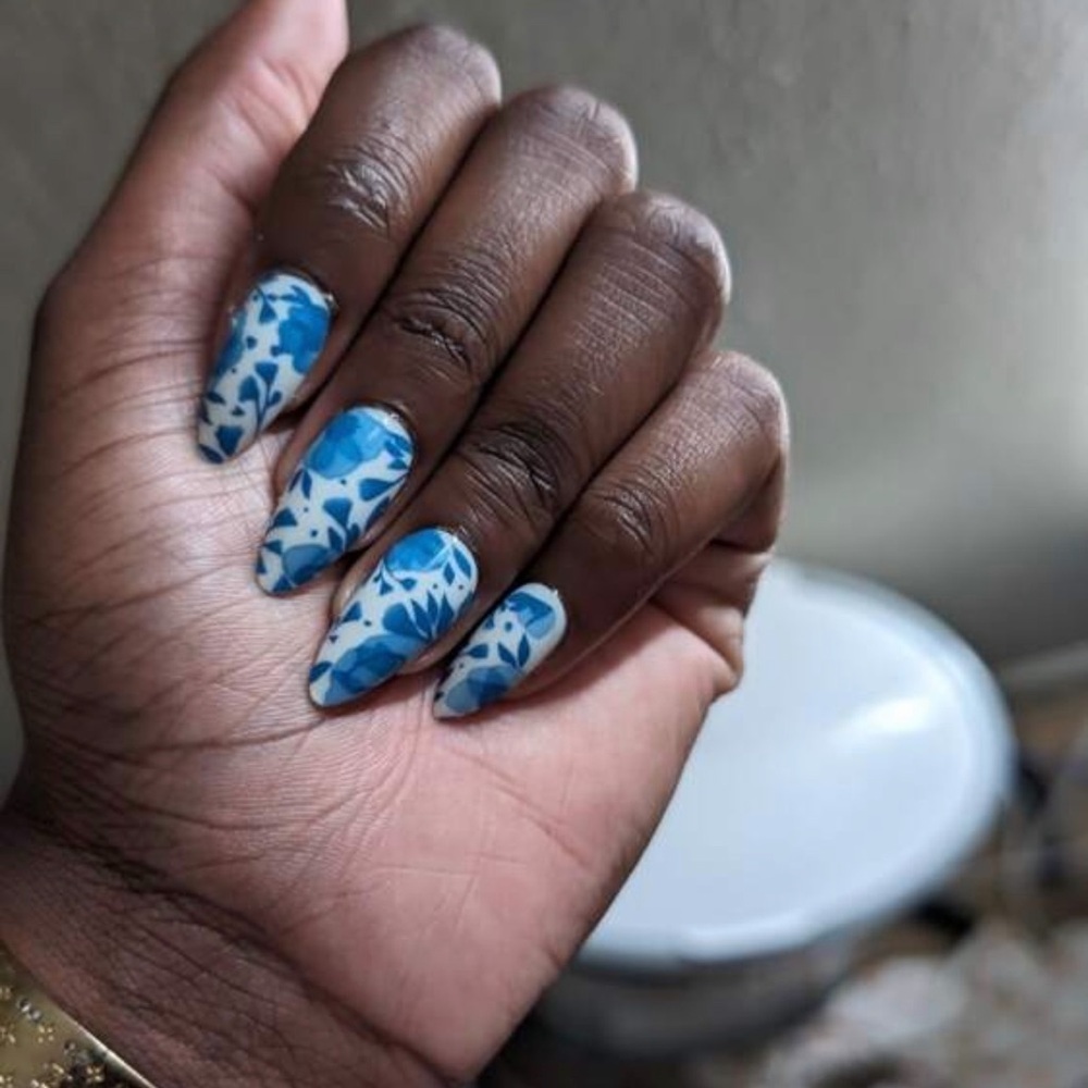 Resort Almond Floral Blue Press-On Nails 24 Set - Picture 11 of 11